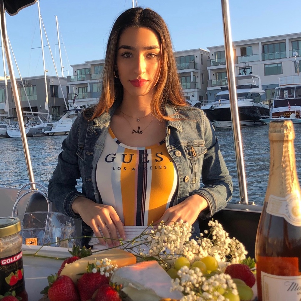 Meet your Posher, Hala